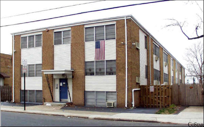 715 Chambers St in Trenton, NJ - Building Photo - Building Photo