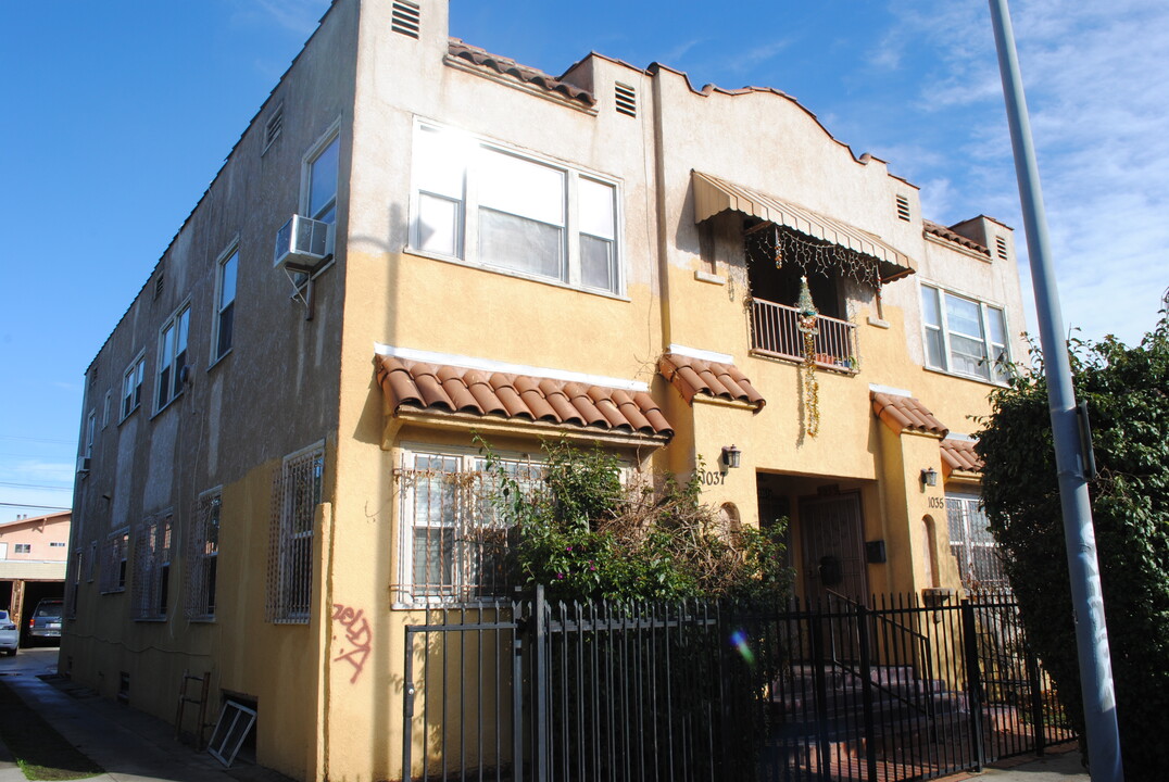 1035-1037 W 42nd Pl in Los Angeles, CA - Building Photo