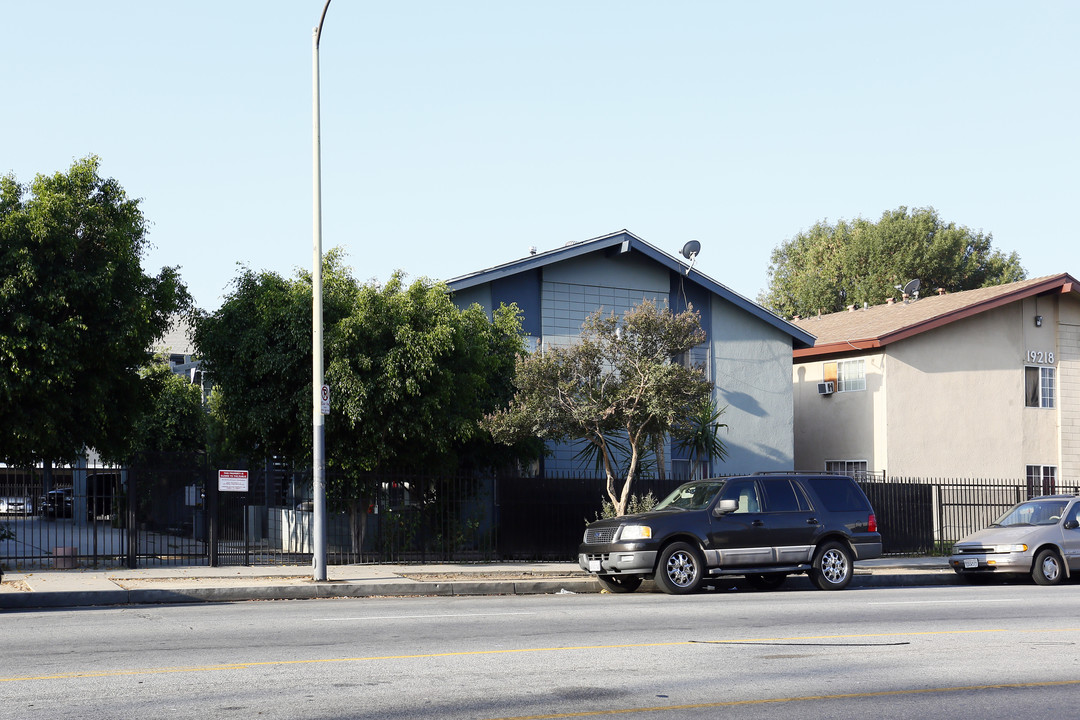 19212 Parthenia St in Northridge, CA - Building Photo