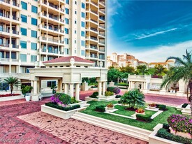 8787 Bay Colony Dr in Naples, FL - Building Photo