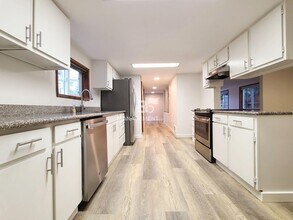 3708 Kenthorpe Way in West Linn, OR - Building Photo - Building Photo