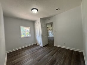 1438 N Brown Ave in Springfield, MO - Building Photo - Building Photo