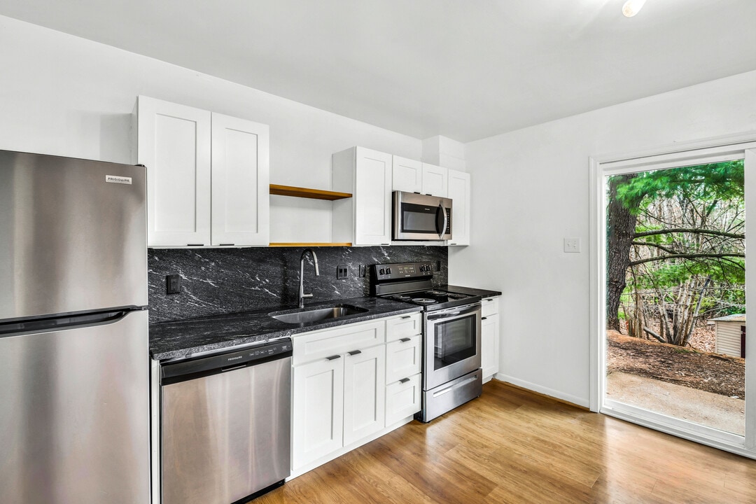 1832 Charles Ct in Charlottesville, VA - Building Photo