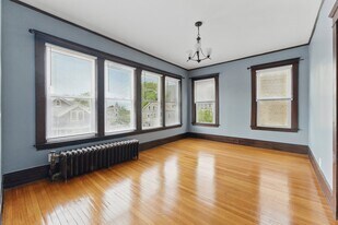 466 Locust St, Unit 2 in Fall River, MA - Building Photo