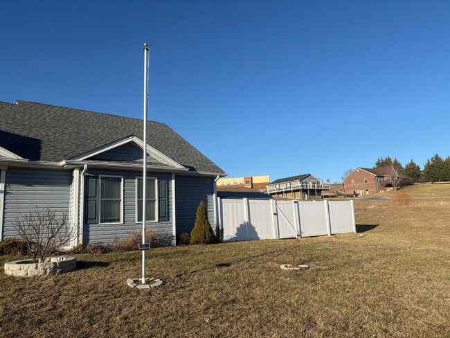 7 Hull Hills Ln in Staunton, VA - Foto de edificio - Building Photo