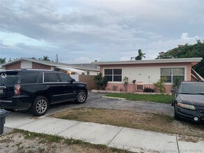 1838 McKinley St-Unit -2 in Hollywood, FL - Building Photo - Building Photo