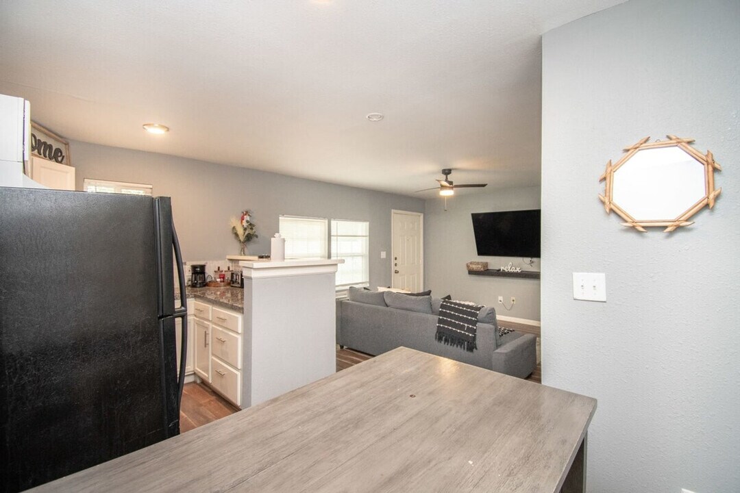 7813 Detroit St in Houston, TX - Building Photo