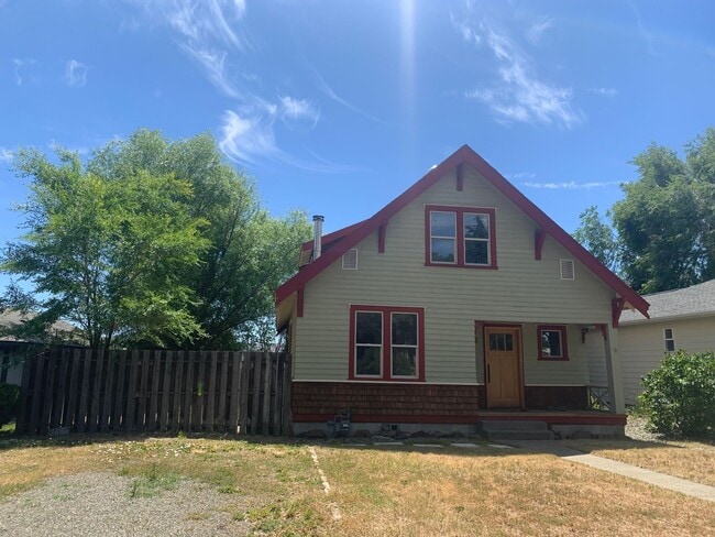property at 606 W 10th Ave