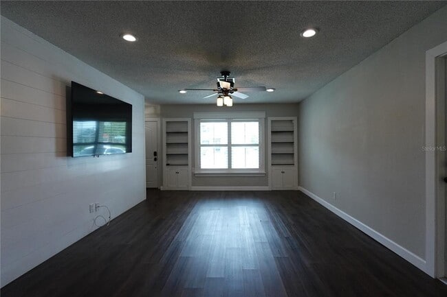 2733 Woodland Hills Ave in Lakeland, FL - Building Photo - Building Photo