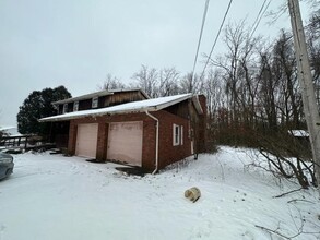 105 Mayberry Ln in New Castle, PA - Building Photo - Building Photo