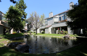 San Leandro Racquet Club in San Leandro, CA - Foto de edificio - Building Photo