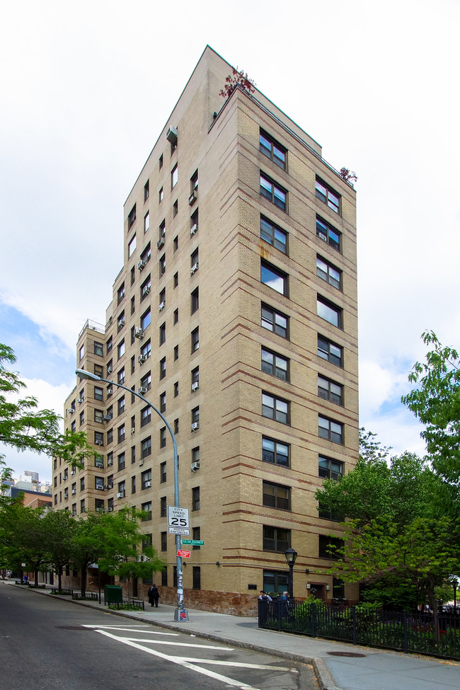 180 W Houston St in New York, NY - Foto de edificio - Building Photo