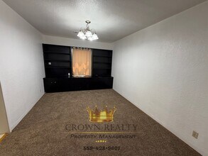 893 E Academy Ave in Tulare, CA - Building Photo - Building Photo