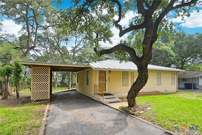 1190 Fredericksburg Rd in New Braunfels, TX - Building Photo - Building Photo