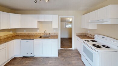 2127 NE 5th St-Unit -27 in Gresham, OR - Building Photo - Building Photo