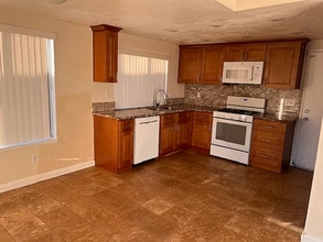 13669 Balboa Ct in Fontana, CA - Building Photo - Building Photo
