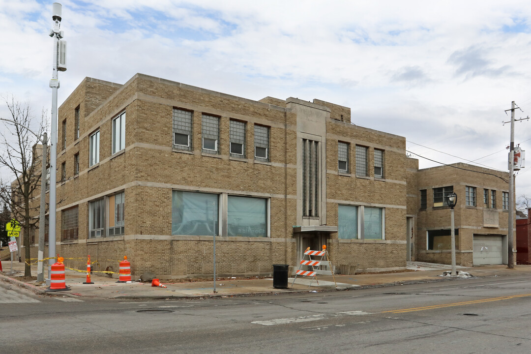 Sunset on North in Milwaukee, WI - Building Photo