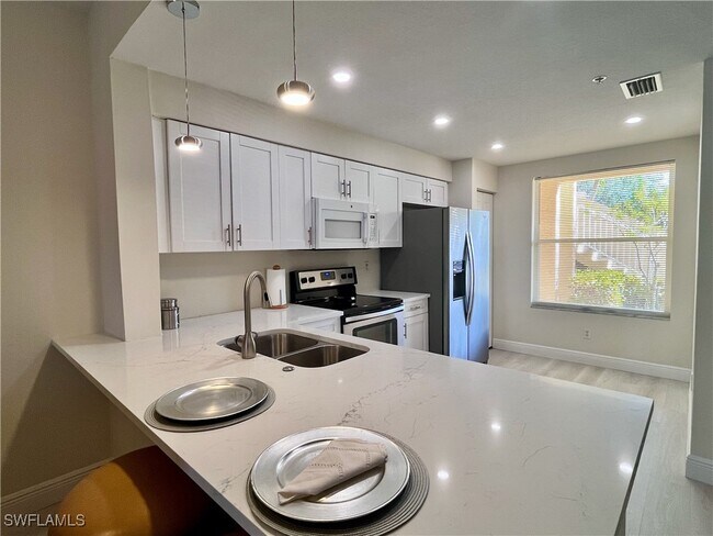 6920 Huntington Lakes Cir in Naples, FL - Building Photo - Building Photo