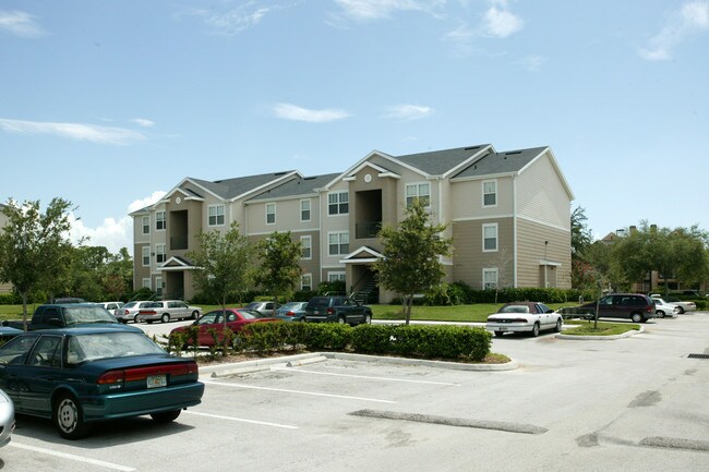 Wyngate Apartments in St. Petersburg, FL - Building Photo - Building Photo