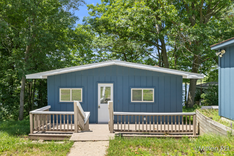 13029 E Heights Rd in Remus, MI - Building Photo