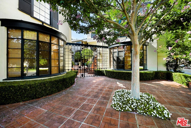 157 S Rodeo Dr in Beverly Hills, CA - Building Photo - Building Photo