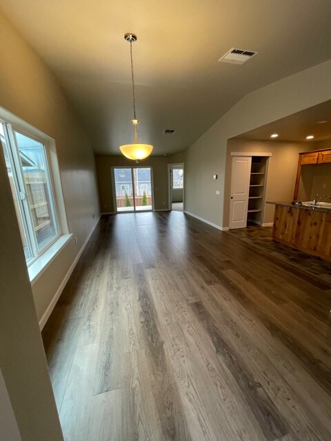 1014 SW Stoney Creek Ln in Grants Pass, OR - Building Photo