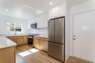 713 New Depot St in Los Angeles, CA - Foto de edificio - Building Photo