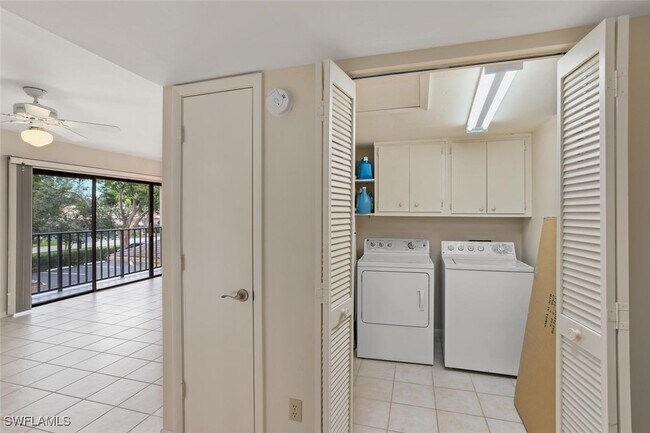 537 Lake Louise Cir