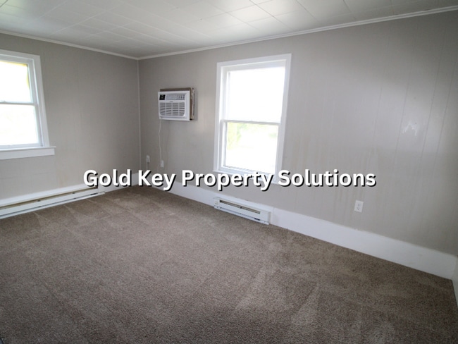 property at 919 E 6th St