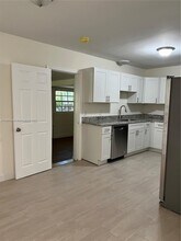 597 NE 121st St in North Miami, FL - Building Photo - Building Photo