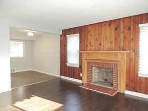 324 E 222nd St in Euclid, OH - Building Photo - Building Photo