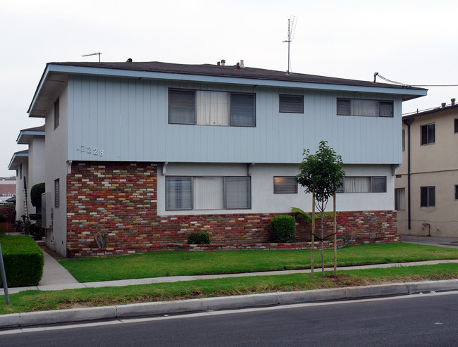 12228 Grevillea Ave in Hawthorne, CA - Building Photo - Building Photo