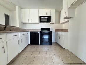 2620 S Barrington Ave, Unit 101 in Los Angeles, CA - Building Photo - Building Photo
