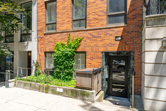 421 E 50th St in New York, NY - Building Photo - Building Photo