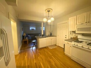 3 Euston St, Unit B in Brookline, MA - Building Photo - Building Photo
