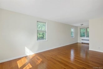 101 Carpenter Ave in Mt Kisco, NY - Building Photo - Building Photo