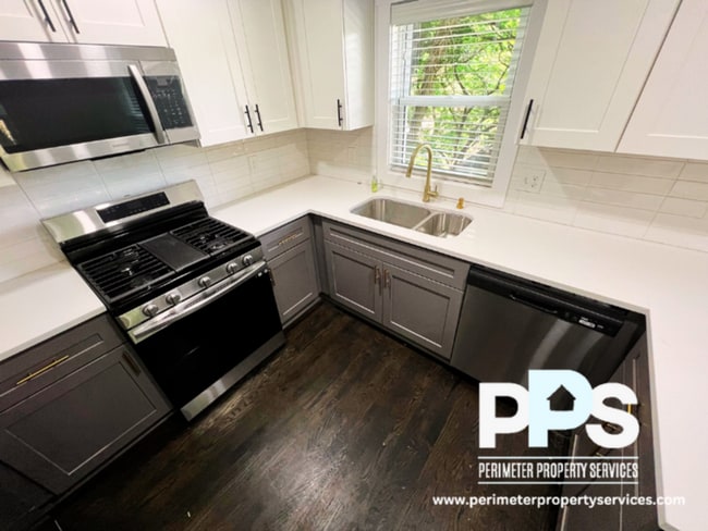 1064 Westmoor Dr NW in Atlanta, GA - Building Photo - Building Photo