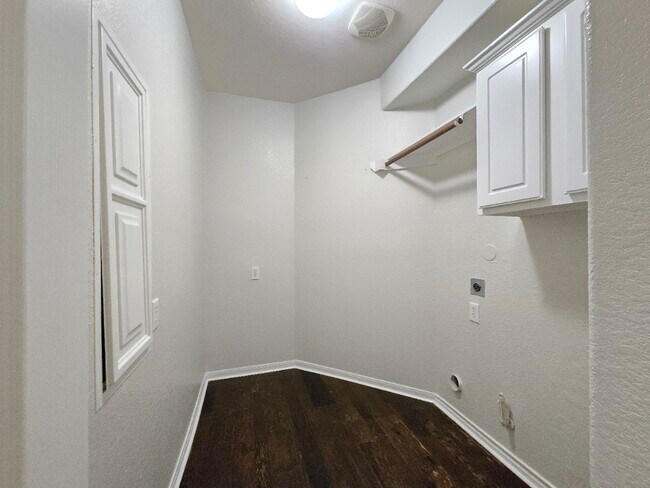 property at 18631 Mosshill Estates Ln