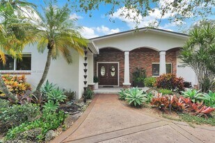 8220 SW 162nd St in Palmetto Bay, FL - Building Photo
