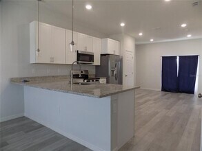 646 Desmoines Ct in Poinciana, FL - Building Photo - Building Photo