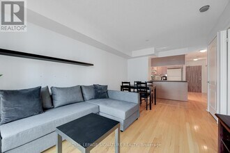 1 Elm Dr W in Mississauga, ON - Building Photo - Building Photo