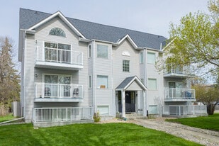 3 Alberta Av in Okotoks, AB - Building Photo