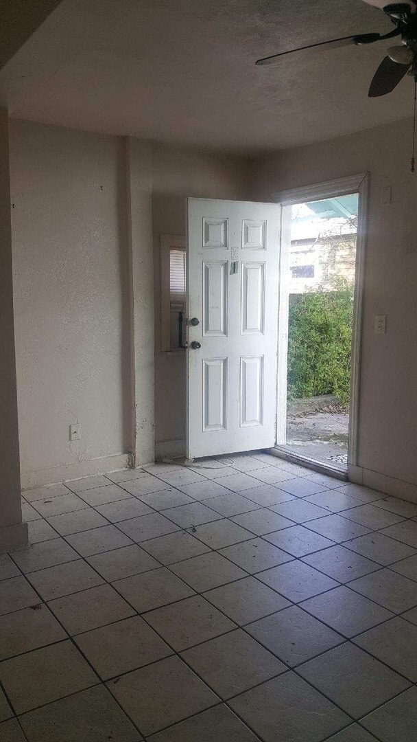 223-2A1 N Hollywood Ave in Daytona Beach, FL - Building Photo - Building Photo