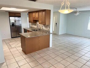 647 Fairmont Ave, Unit C in Safety Harbor, FL - Building Photo - Building Photo