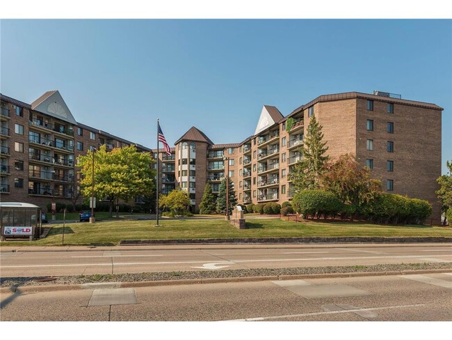 2601 Kenzie Terrace in Minneapolis, MN - Foto de edificio - Building Photo