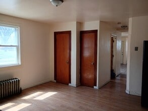 2690 S 10th St, Unit B in Milwaukee, WI - Foto de edificio - Building Photo