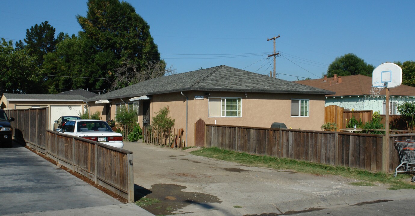743 Remo St in San Jose, CA - Foto de edificio