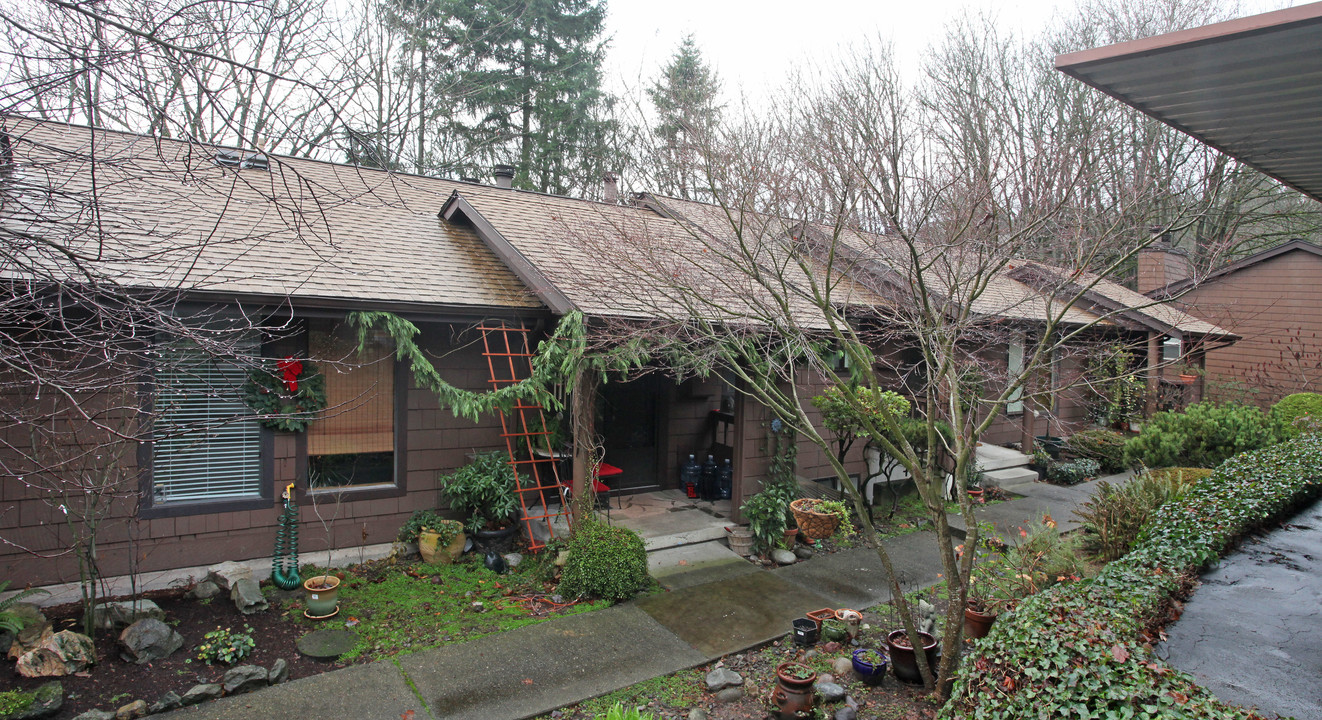 cottage creek apartments in Seattle, WA - Building Photo