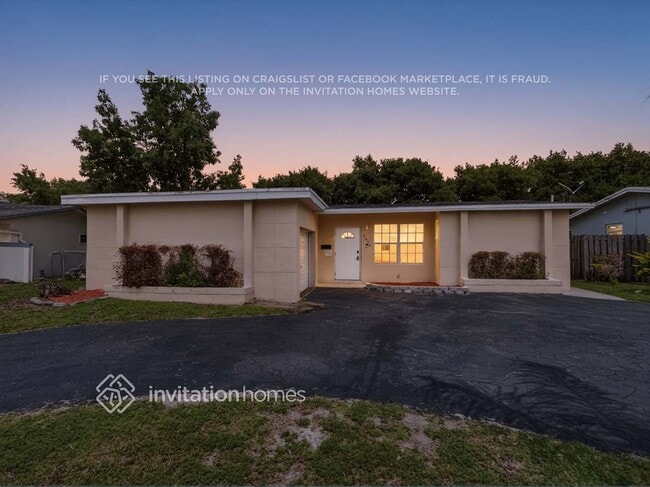 2630 NW 83rd Ave in Sunrise, FL - Foto de edificio - Building Photo