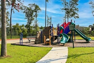 Pine Crest Apartments in Covington, LA - Building Photo - Building Photo